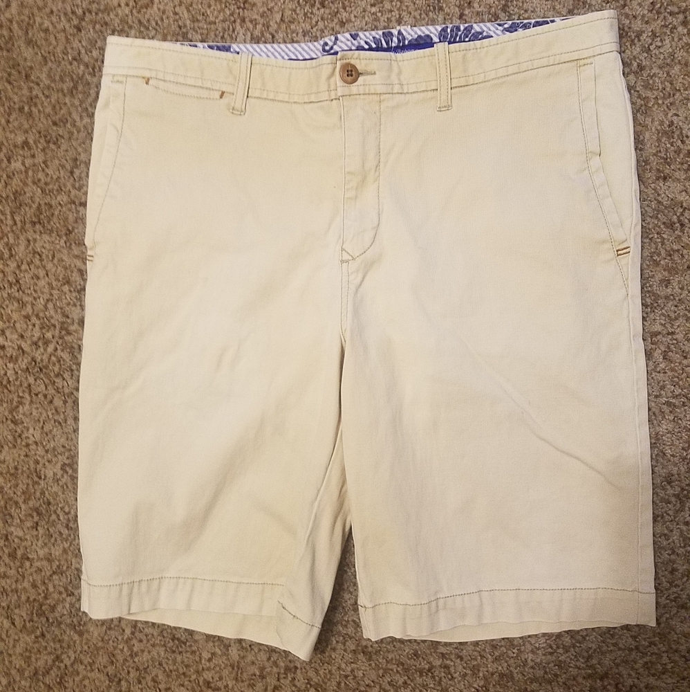 Tommy Bahama Men's Tan Shorts Size 36